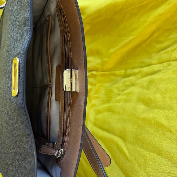 Michael Kors - Picture 3 of 4